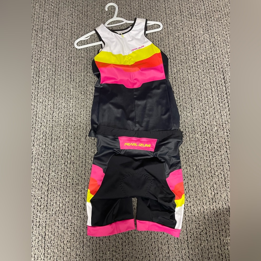Pearl iZumi women’s triathlon shorts and shirt.